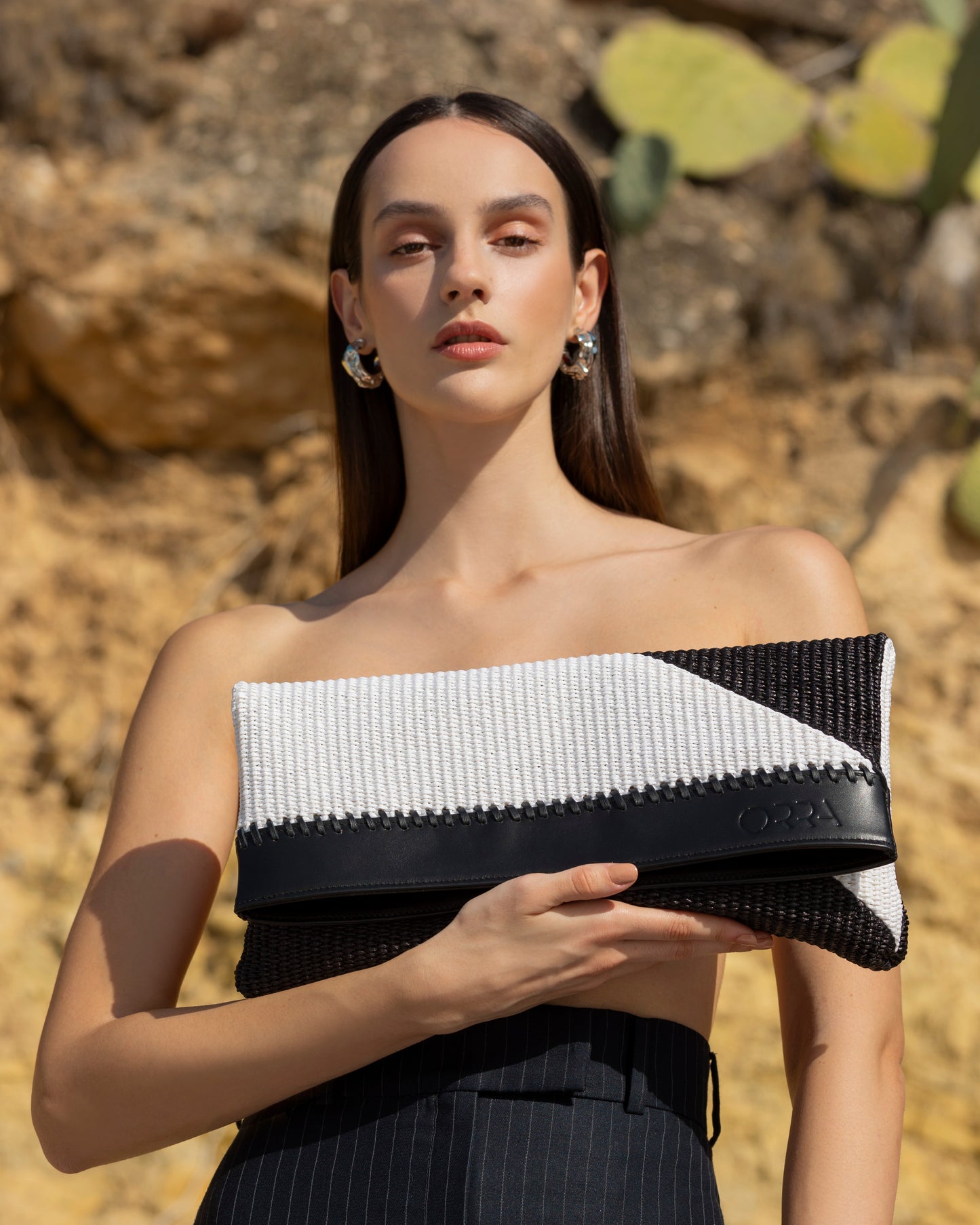 Georgianna Raffia White Black Rankinė